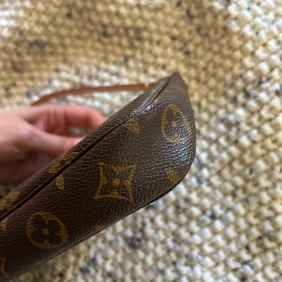 Louis Vuitton Monogram Pochette Accessories - Picture 3 of 11